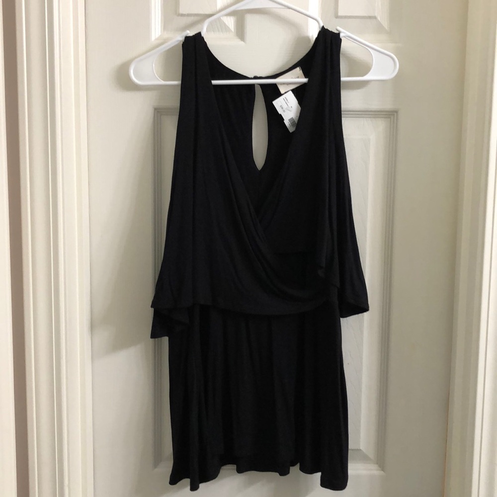 Black cross cross layered tank